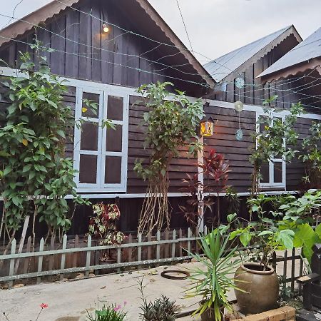 Mykampung Chalet Hotel Ipoh Buitenkant foto