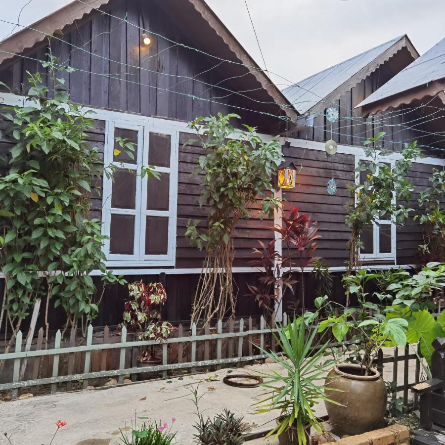 Mykampung Chalet Hotel Ipoh Buitenkant foto