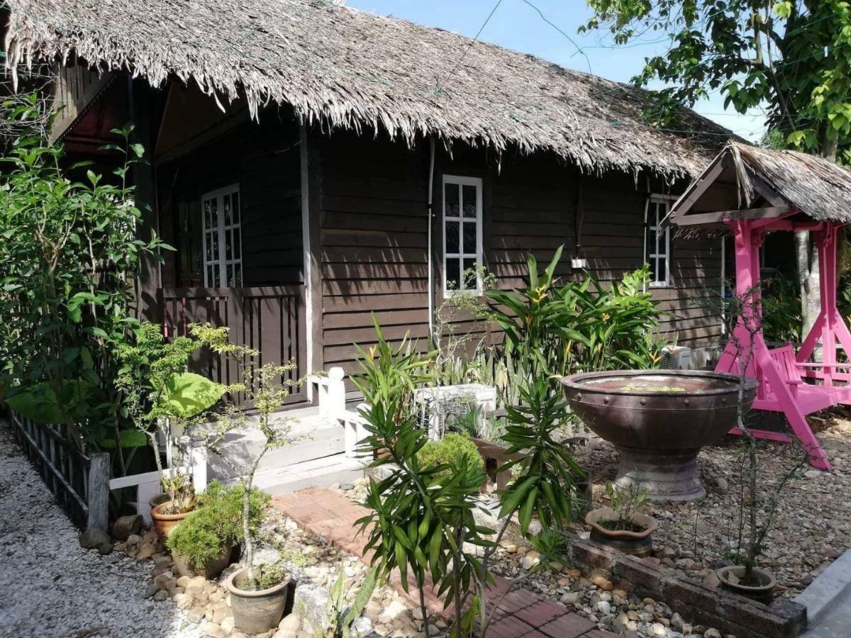 Mykampung Chalet Hotel Ipoh Buitenkant foto