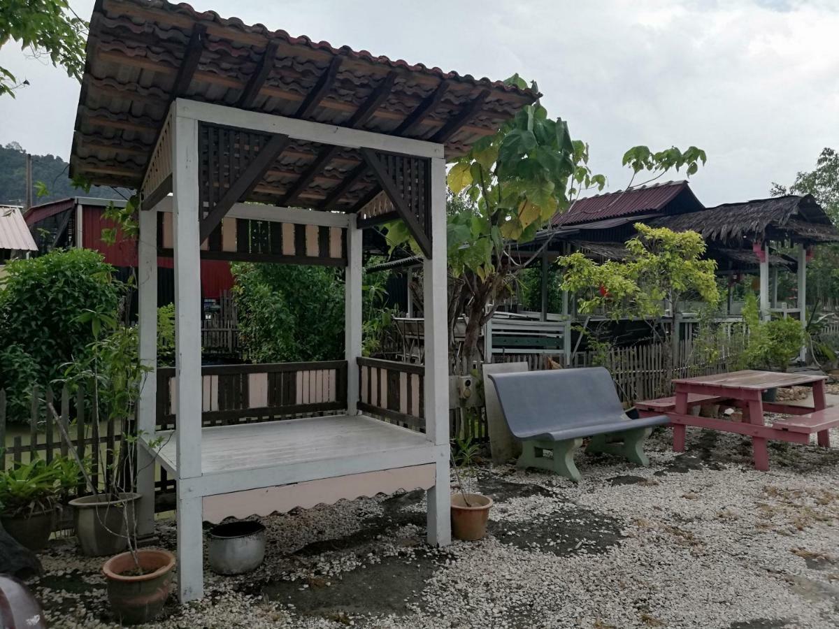 Mykampung Chalet Hotel Ipoh Buitenkant foto